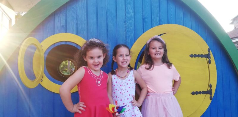 Play house and girls